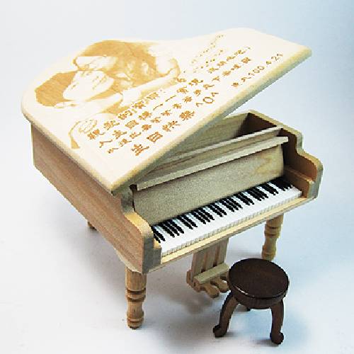 鋼琴造型白楓木色音樂盒